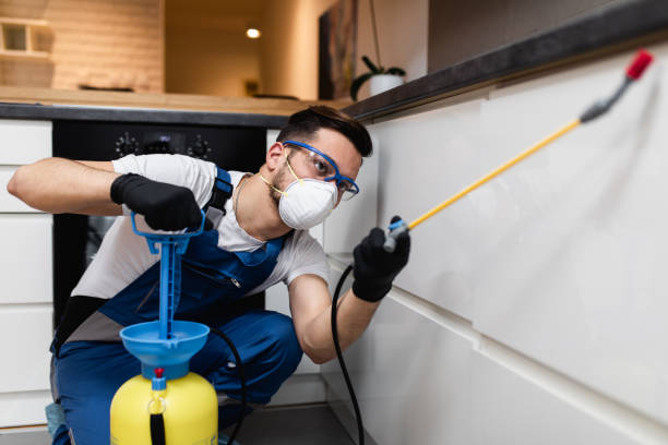 Best Exterminator Services  in Garrison, ND